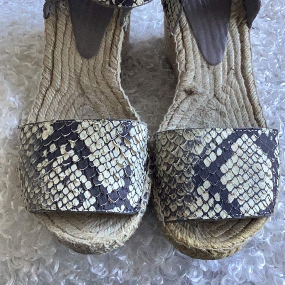 VINCE ESPADRILLE WEDGES Size 7M
